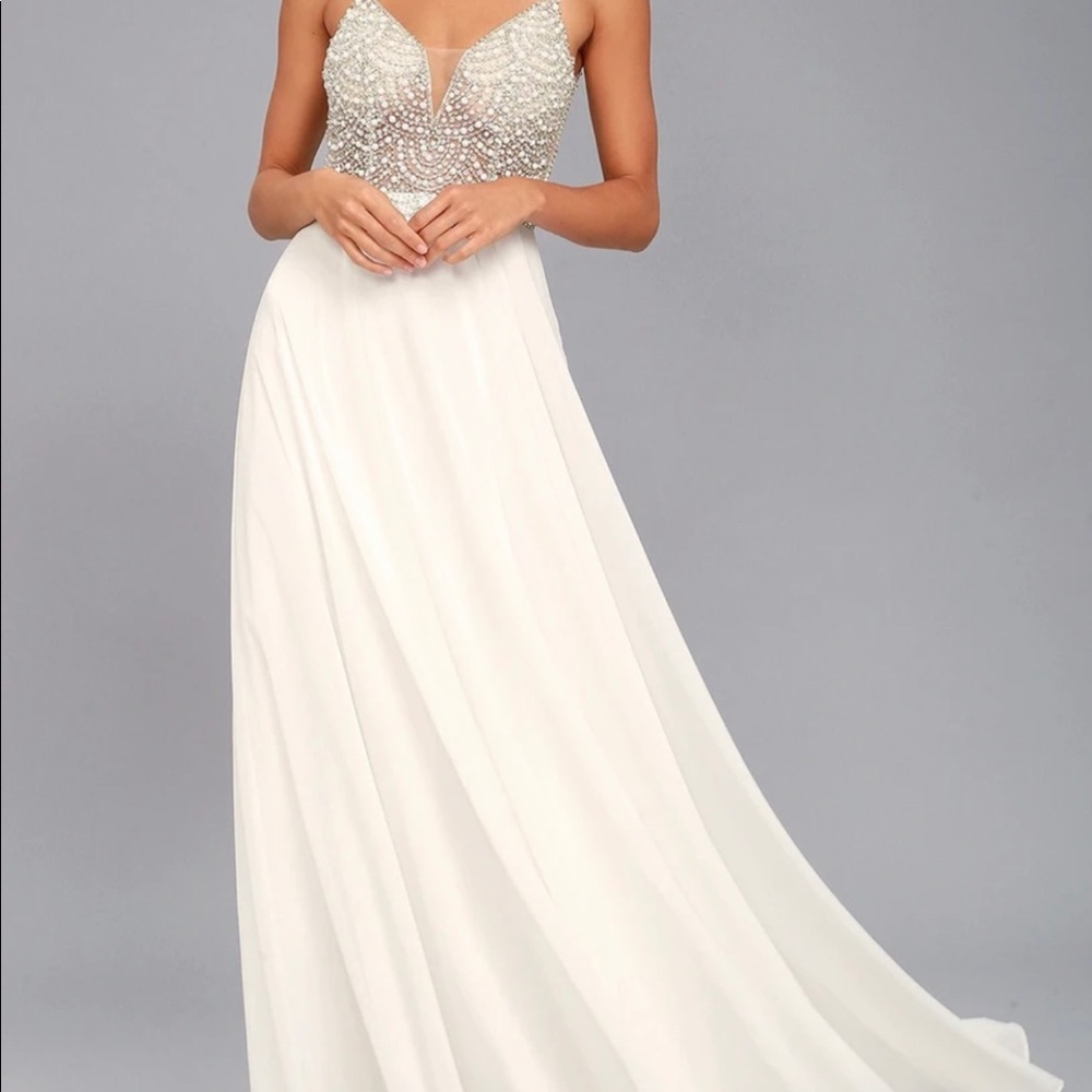 Never been worn Lulus dress